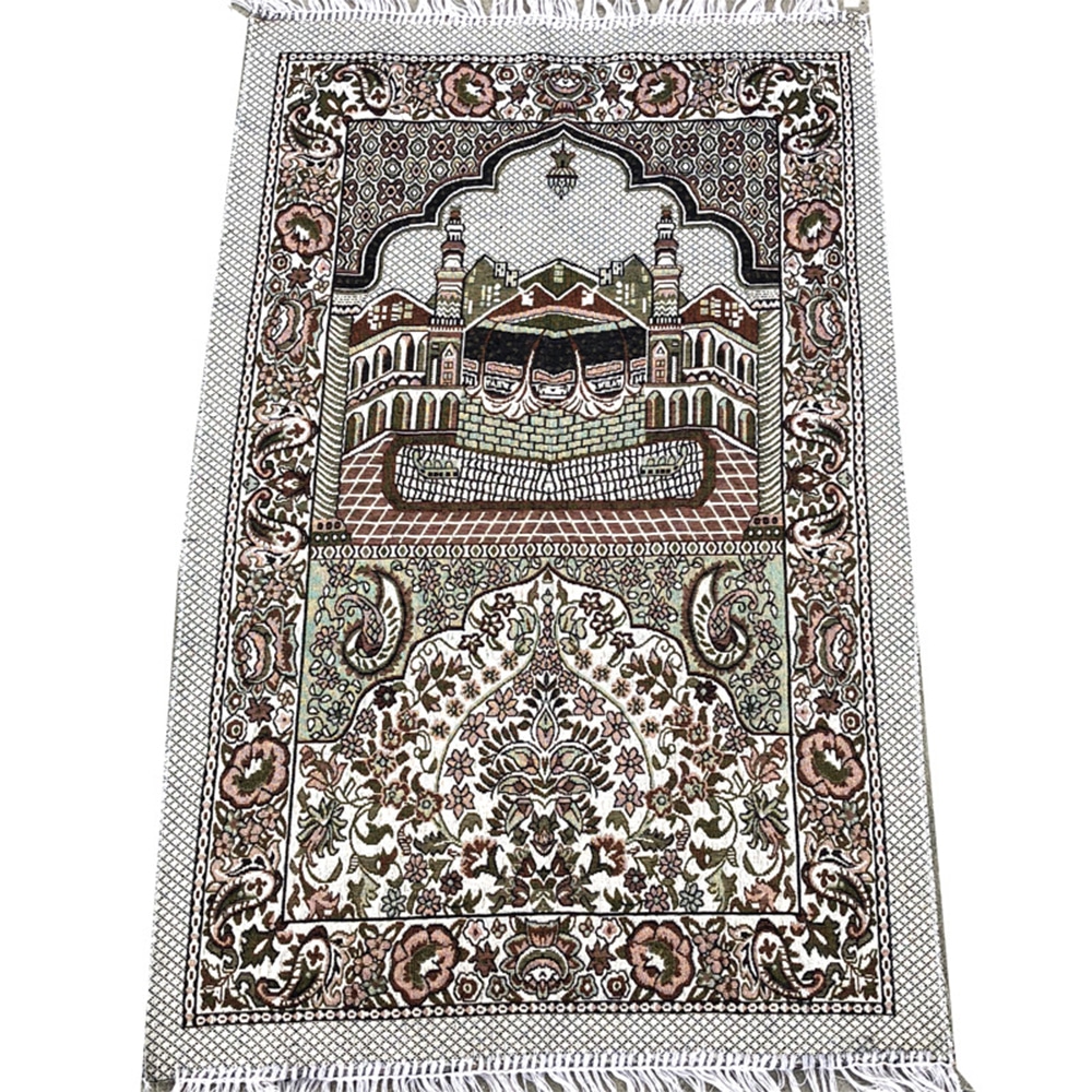 En grå muslimsk bönematta broderad mot en vit bakgrund.